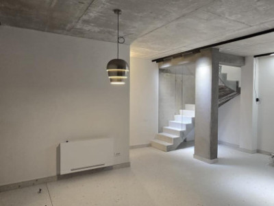 Apartament 4 camere + curte - zona Dorobanti