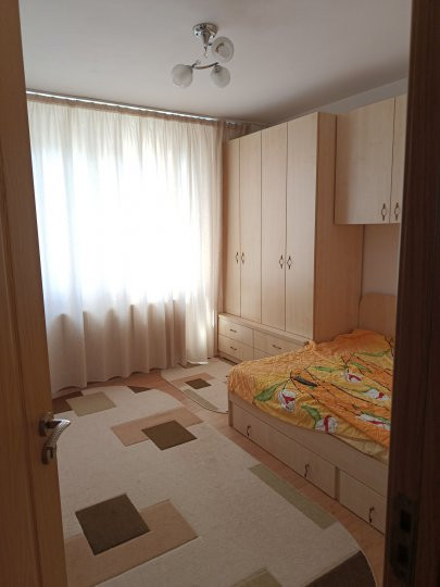 Apartament -2 camere -semidecomandat-Zona Colentina
