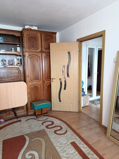Apartament -2 camere -semidecomandat-Zona Colentina