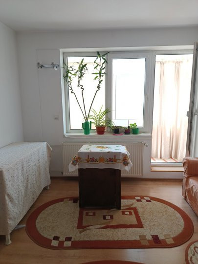 Apartament -2 camere -semidecomandat-Zona Colentina