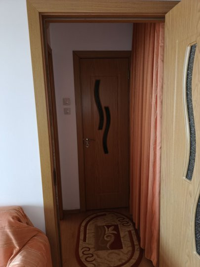 Apartament -2 camere -semidecomandat-Zona Colentina