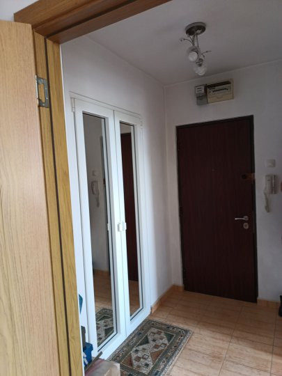 Apartament -2 camere -semidecomandat-Zona Colentina