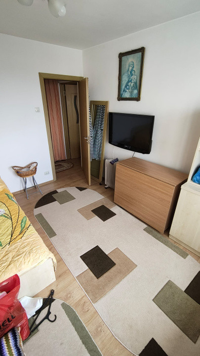 Apartament -2 camere -semidecomandat-Zona Colentina