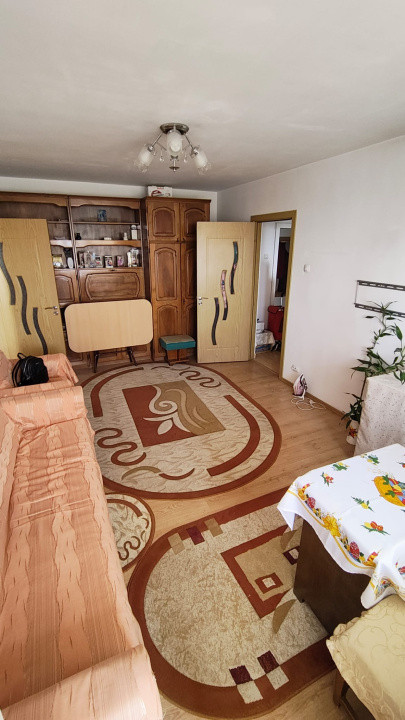 Apartament -2 camere -semidecomandat-Zona Colentina