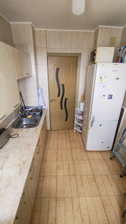 Apartament -2 camere -semidecomandat-Zona Colentina