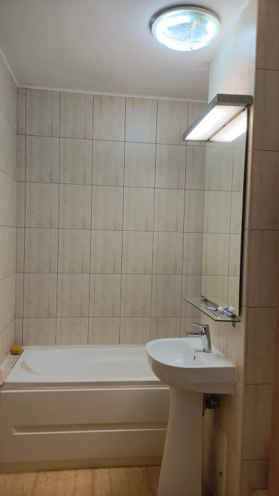 Apartament -2 camere -semidecomandat-Zona Colentina