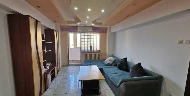 Apartament -3 camere -semidecomandat-Zona Sebastian