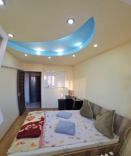 Apartament -3 camere -semidecomandat-Zona Sebastian