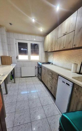 Apartament -3 camere -semidecomandat-Zona Sebastian