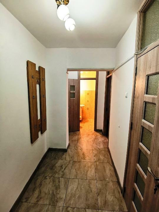 Apartament 3 camere semidecomandat- stradal- Bulevardul Chisinau 