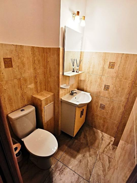 Apartament 3 camere semidecomandat- stradal- Bulevardul Chisinau 