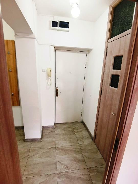 Apartament 3 camere semidecomandat- stradal- Bulevardul Chisinau 