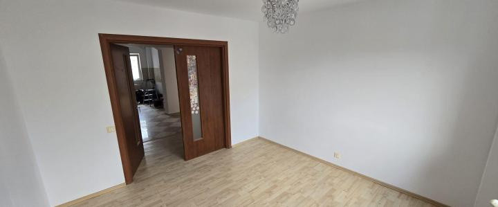 Apartament -4 camere -decomandat-Zona Sebastian -13 Septembrie