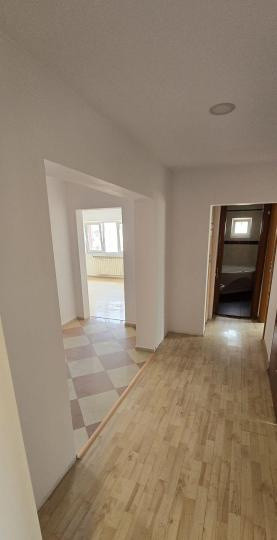 Apartament -4 camere -decomandat-Zona Sebastian -13 Septembrie