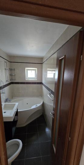 Apartament -4 camere -decomandat-Zona Sebastian -13 Septembrie