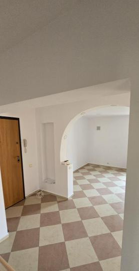 Apartament -4 camere -decomandat-Zona Sebastian -13 Septembrie