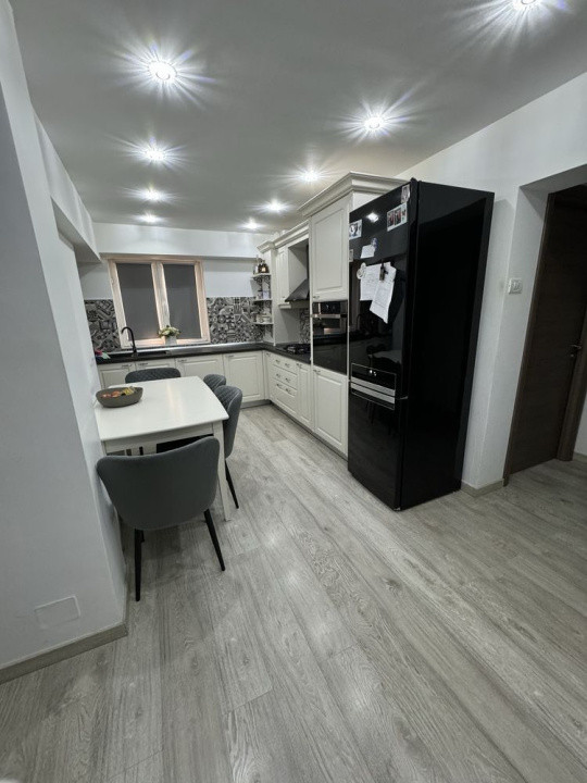 APARTAMENT 4 CAMERE,SEBASTIAN-PARC