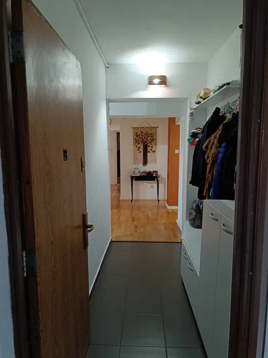 Apartament 4 camere -decomandat-Calea Mosilor