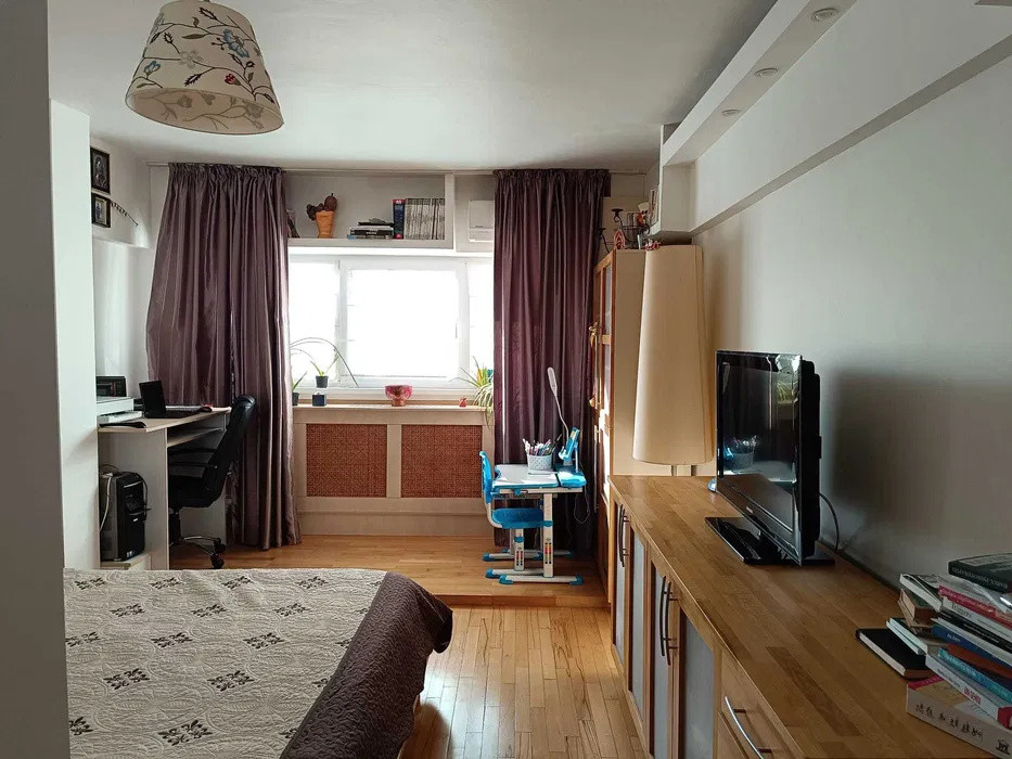 Apartament 4 camere -decomandat-Calea Mosilor