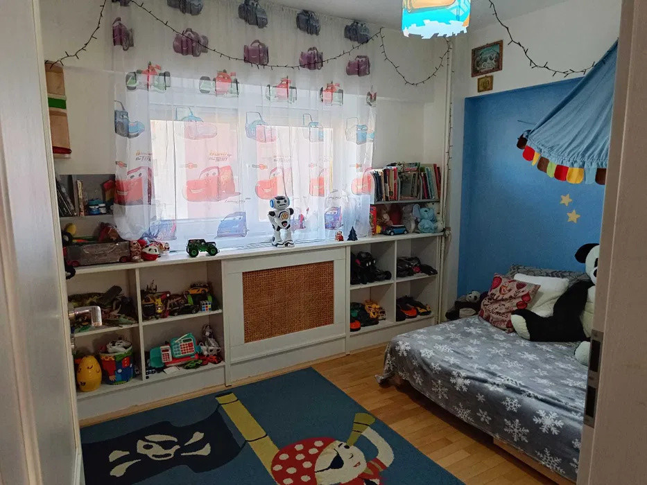 Apartament 4 camere -decomandat-Calea Mosilor