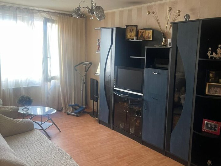 Apartament -3 camere -decomandat-Zona Rahova-Buzoieni