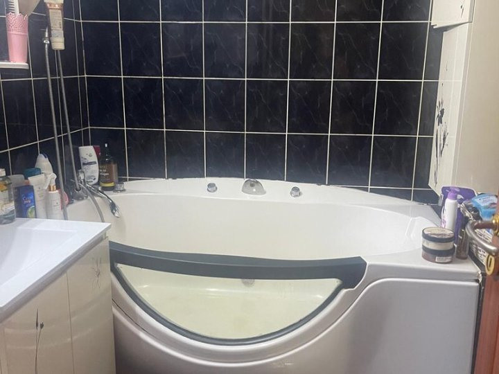 Apartament -3 camere -decomandat-Zona Rahova-Buzoieni