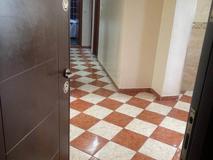 Apartament -3 camere -decomandat-Zona Rahova-Buzoieni