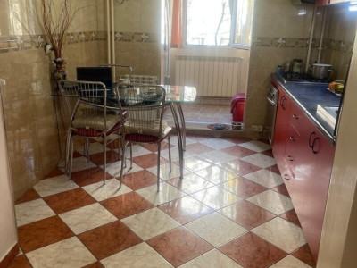 Apartament -3 camere -decomandat-Zona Rahova-Buzoieni