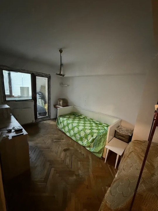 Apartament 4 camere -decomandat - zona Lujerului