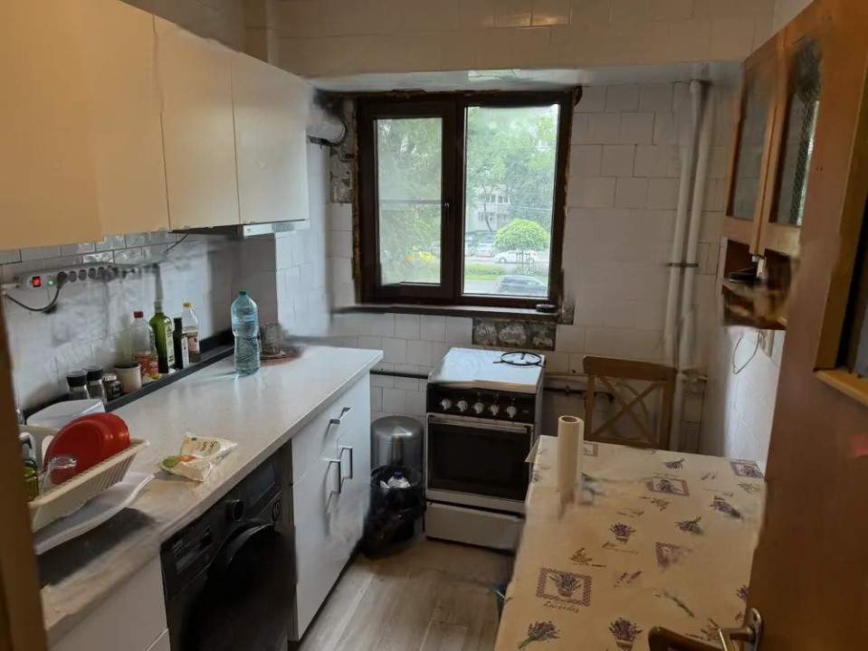 Apartament 4 camere -decomandat - zona Lujerului