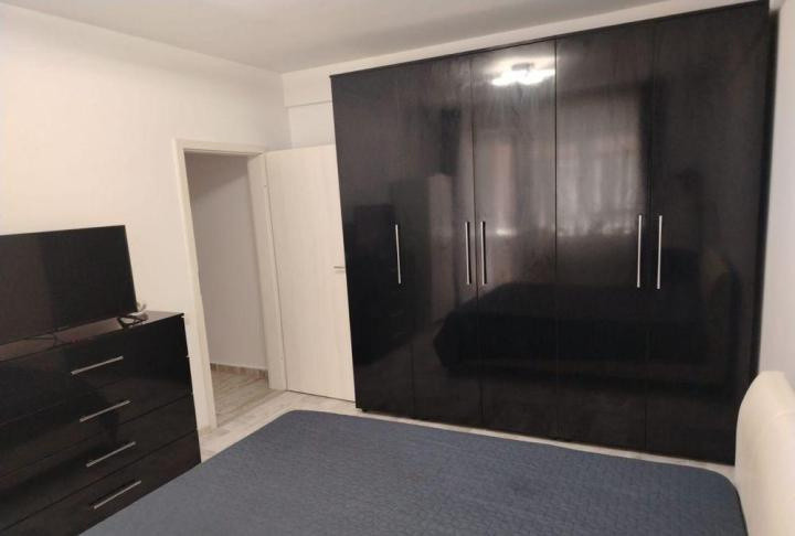 Apartament -2 camere-decomandat-zona Sebastian