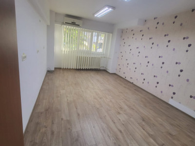 Apartament 3 camere decomandat - zona Unirii - 5 minute metrou P-ta Unirii