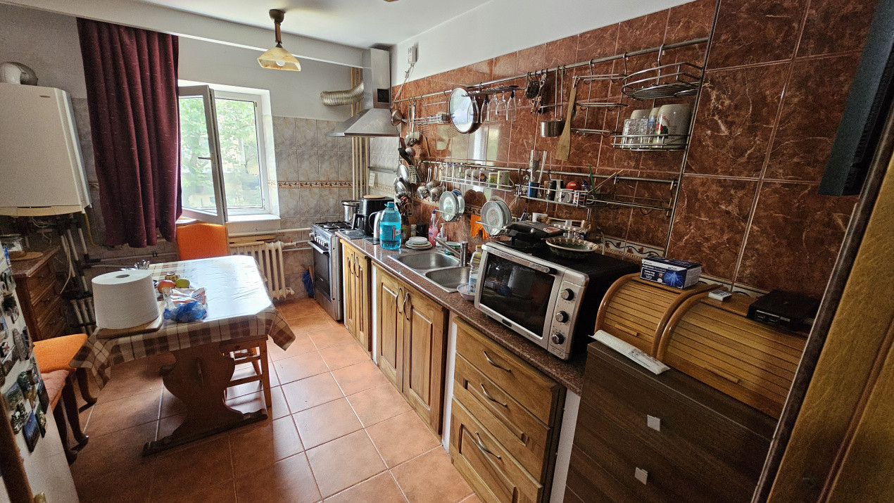Apartament 4 camere decomandat-centrala -zona Gorjului