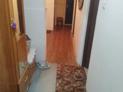 Apartament 3 camere-decomandat-zona Gorjului