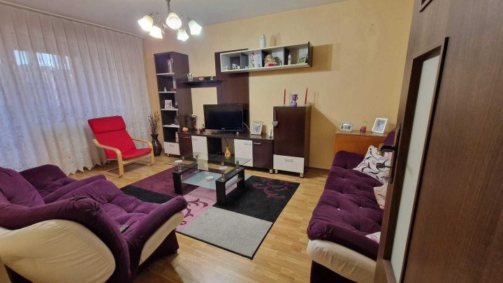 Apartament -3 camere -decomandat-Zona Gorjului