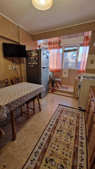 Apartament -3 camere -decomandat-Zona Gorjului