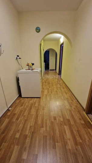Apartament -3 camere -decomandat-Zona Gorjului