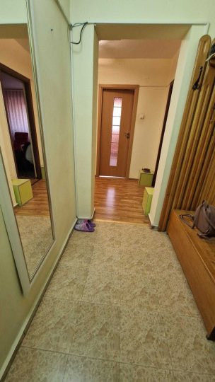 Apartament -3 camere -decomandat-Zona Gorjului