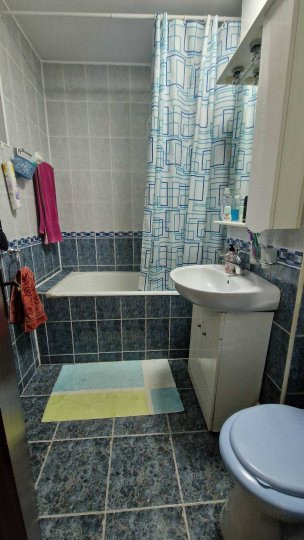 Apartament -3 camere -decomandat-Zona Gorjului