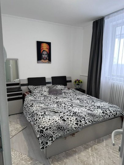 Apartament -2 camere-semidecomandat-zona Stefan cel Mare