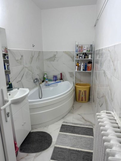 Apartament -2 camere-semidecomandat-zona Stefan cel Mare
