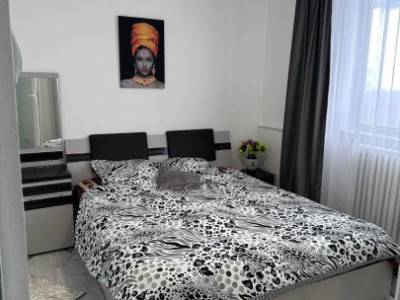 Apartament -2 camere-semidecomandat-zona Stefan cel Mare