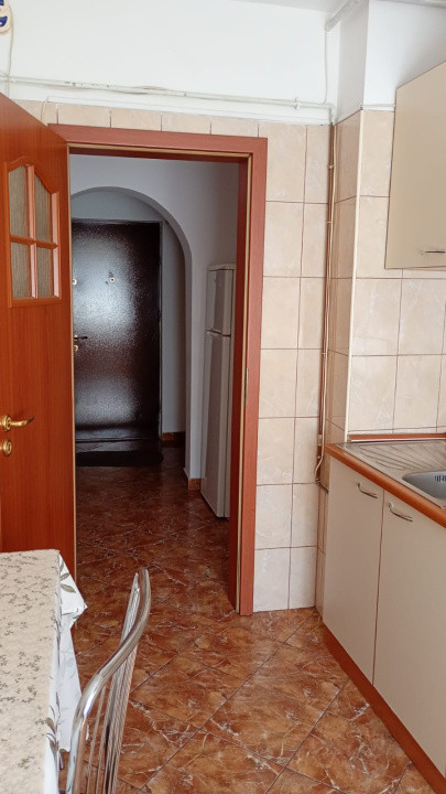Apartament -2 camere -Zona Margeanului