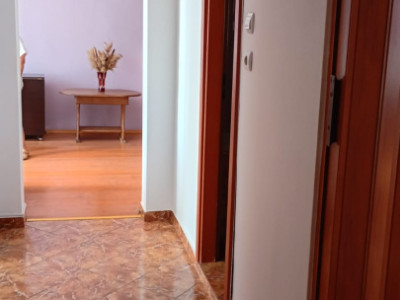 Apartament -2 camere -Zona Margeanului