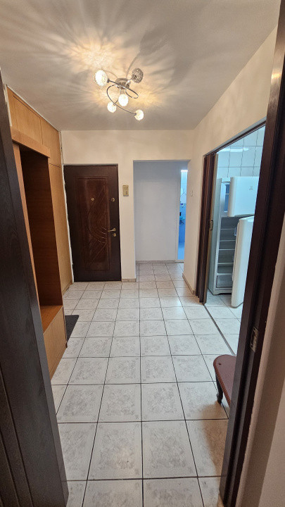 Apartament 3 camere-semidecomandat-zona Berceni-Aparatorii Patriei
