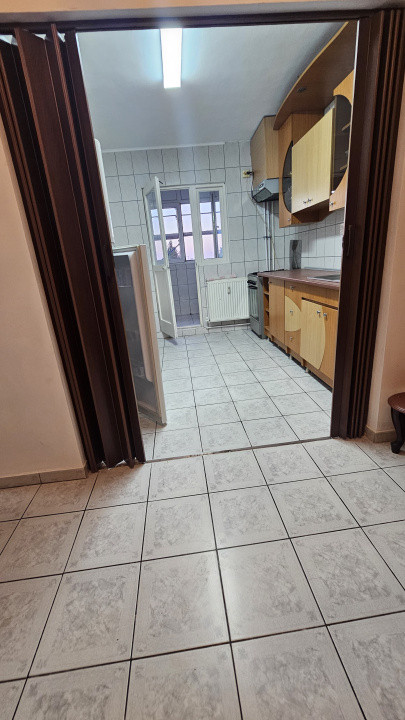 Apartament 3 camere-semidecomandat-zona Berceni-Aparatorii Patriei