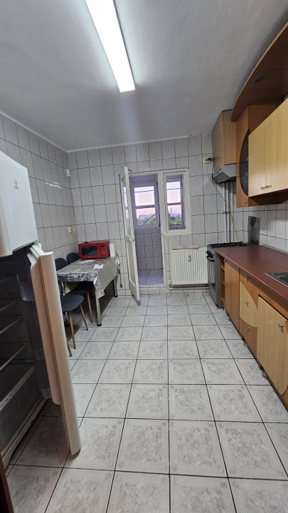 Apartament 3 camere-semidecomandat-zona Berceni-Aparatorii Patriei