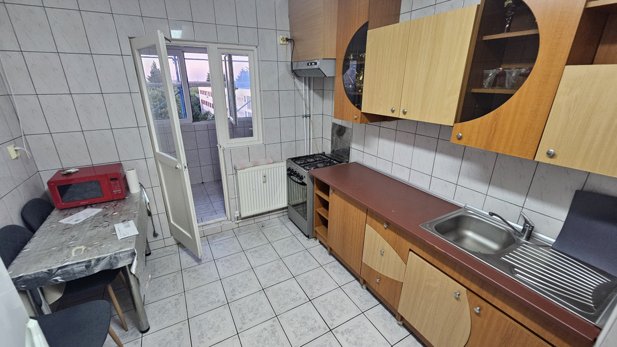 Apartament 3 camere-semidecomandat-zona Berceni-Aparatorii Patriei