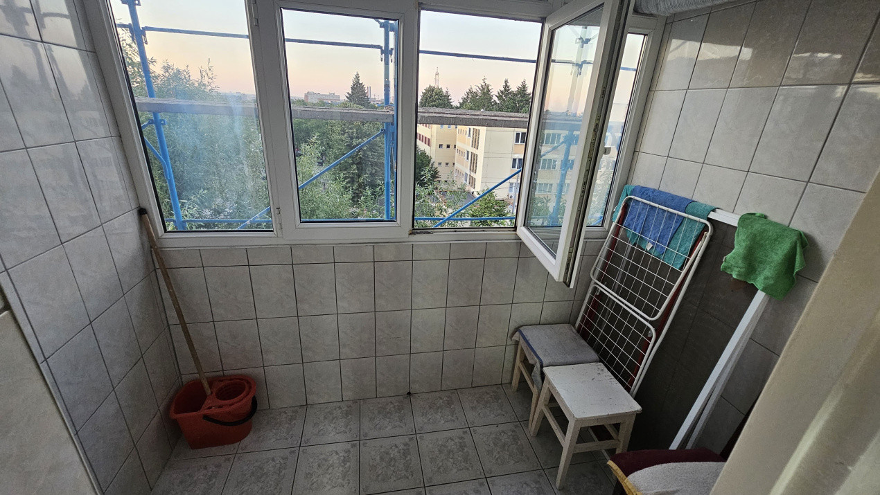 Apartament 3 camere-semidecomandat-zona Berceni-Aparatorii Patriei