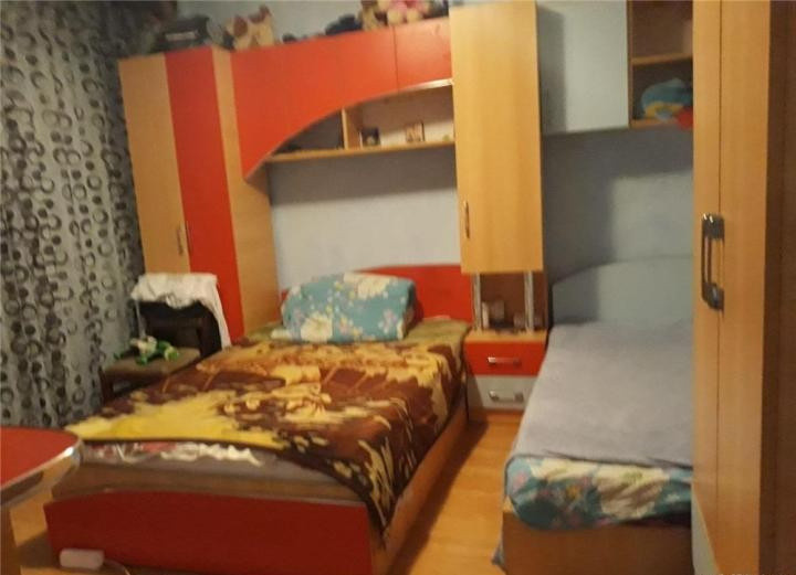 Apartament -4 camere -decomandat-Zona Colentina-Doamna Ghica
